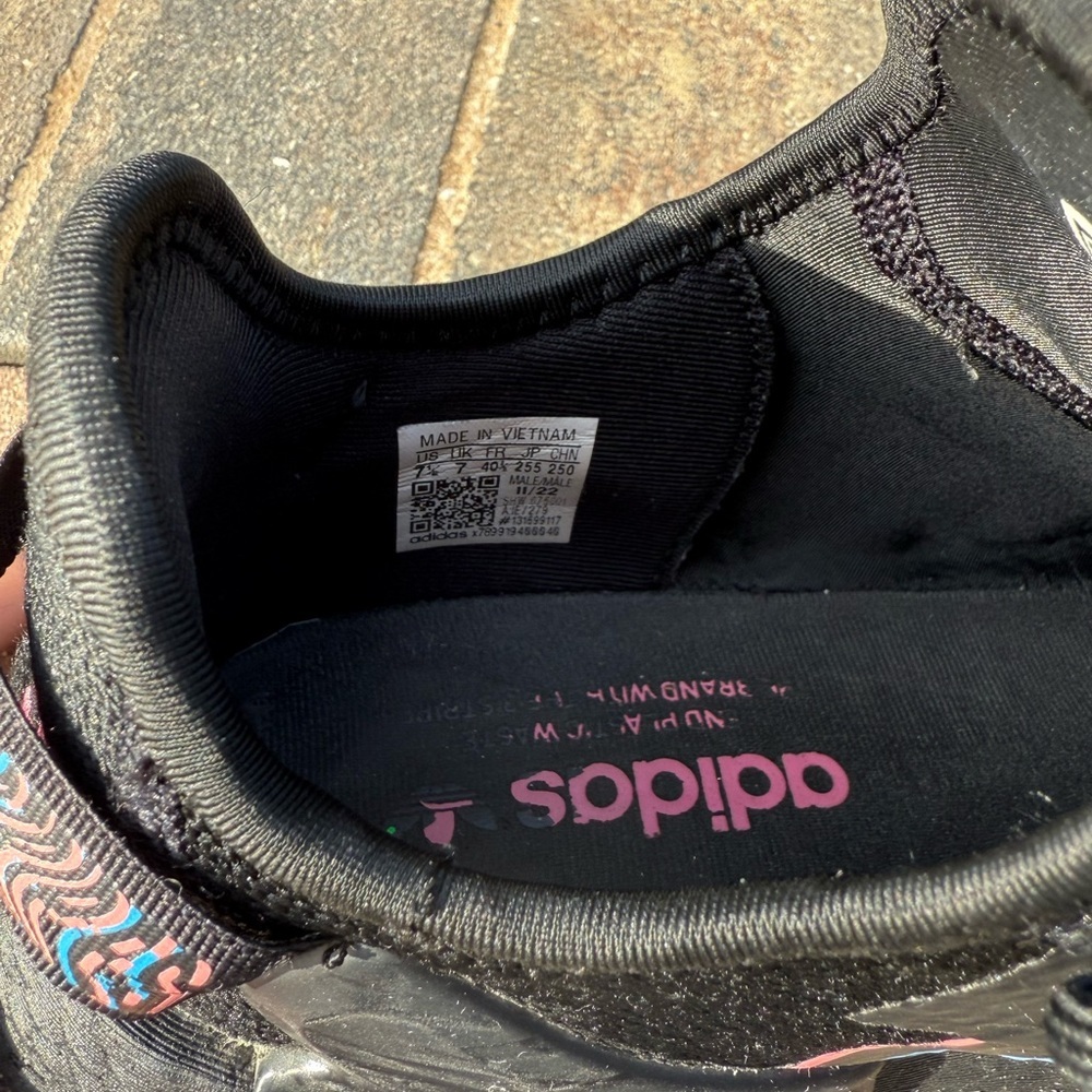 Adidas - NMD R1 V2 Black Pulse Magenta Men’s 7.5 - Picture 10 of 10